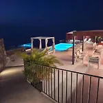 Ocean Ii Luxe Infinity Heated Pool